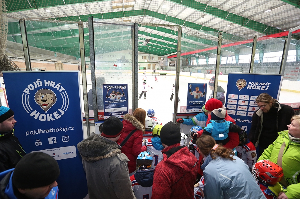 Akce Pojd hrát hokej předčila očekávání - navštívily ji desítky dětí a rodičů!